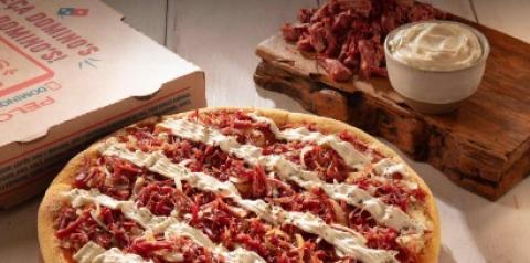 Mistura 100% brasileira: Domino’s traz pizza de Carne Seca com Cream Cheese de volta ao cardápio
