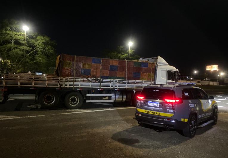 Polícia de SP apreende 3 toneladas de maconha em carroceria de caminhão no interior