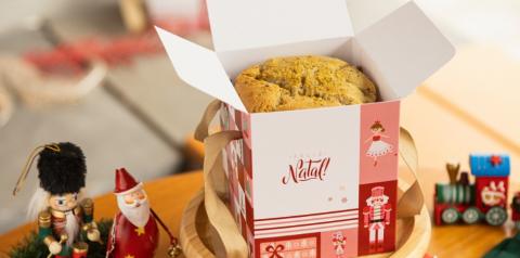 Cartão com cookie e caixa de presente são destaques natalinos da Cookie Stories Maringá
