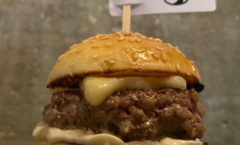 Hambúrguer de búfalo: produto artesanal será lançado na principal premiação gastronômica da América Latina