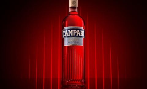 Nova garrafa de Campari chega ao Brasil com visual elegante e contemporâneo 