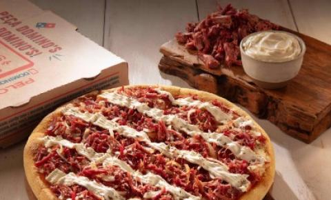 Mistura 100% brasileira: Domino’s traz pizza de Carne Seca com Cream Cheese de volta ao cardápio