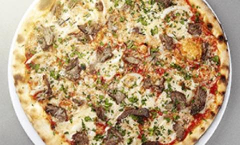Dia do Pizzaiolo | Celebre a data com a receita de uma pizza de costelinha