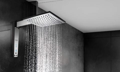 O chuveiro Acqua Century Digital possibilita controlar a temperatura da água e indica o tempo do banho