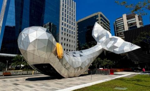 Dia Internacional da Conscientização sobre o Ruído: Trisoft protege os ouvidos de escultura na Avenida Faria Lima