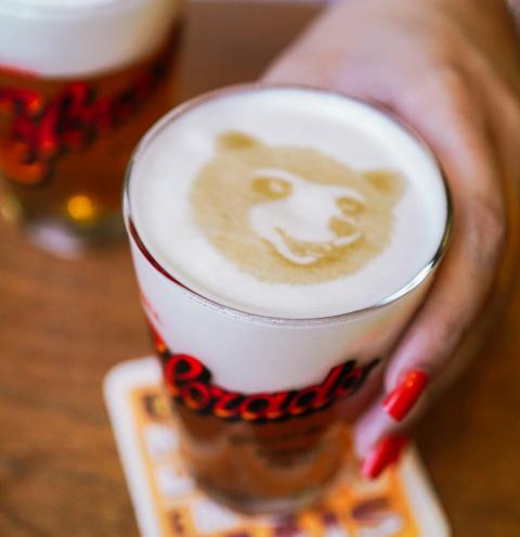 Bar do Urso tem impressora para estampar beer art no colarinho do chope